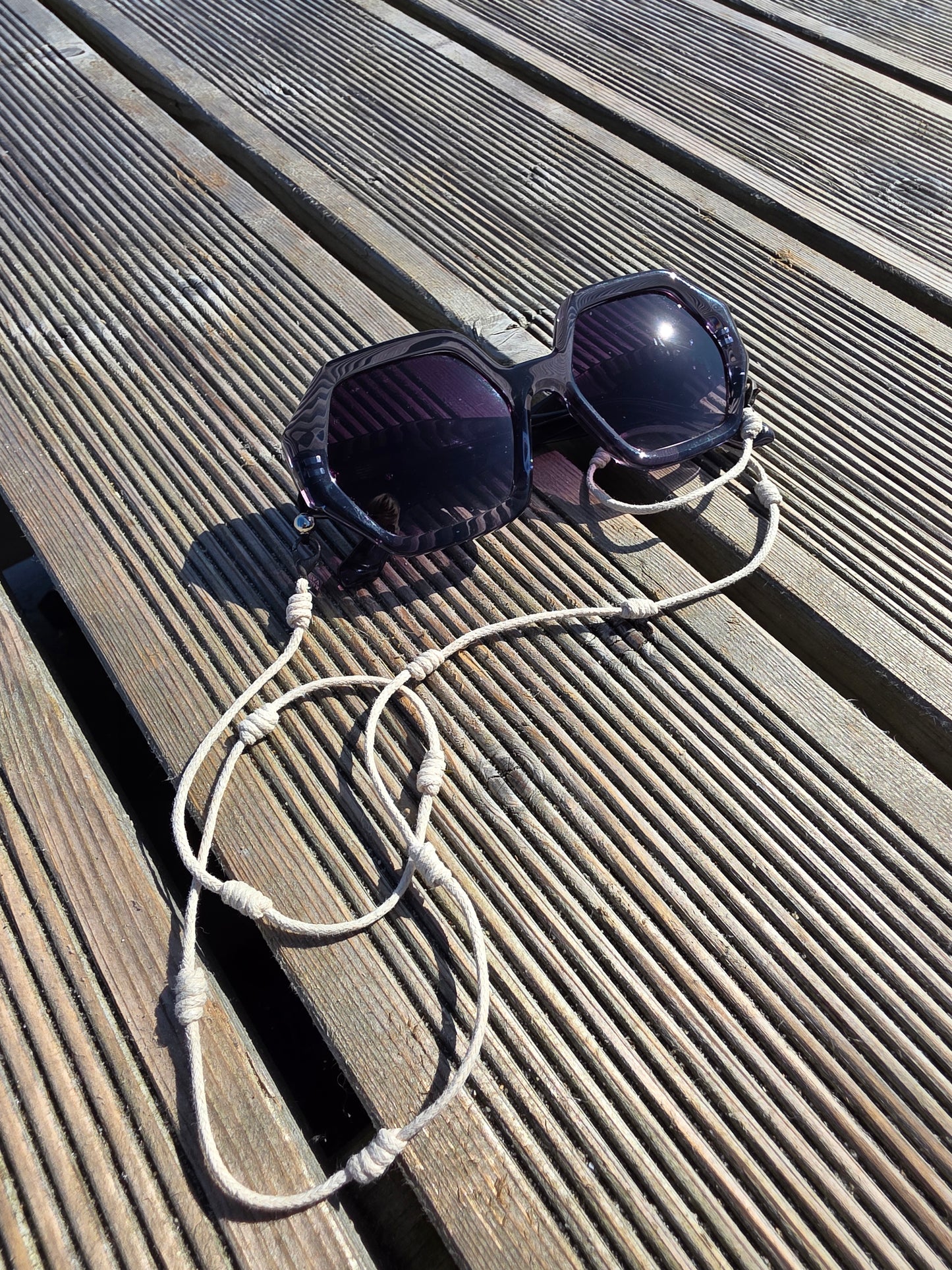 White 2-in-1 Eyewear & Earbuds cord